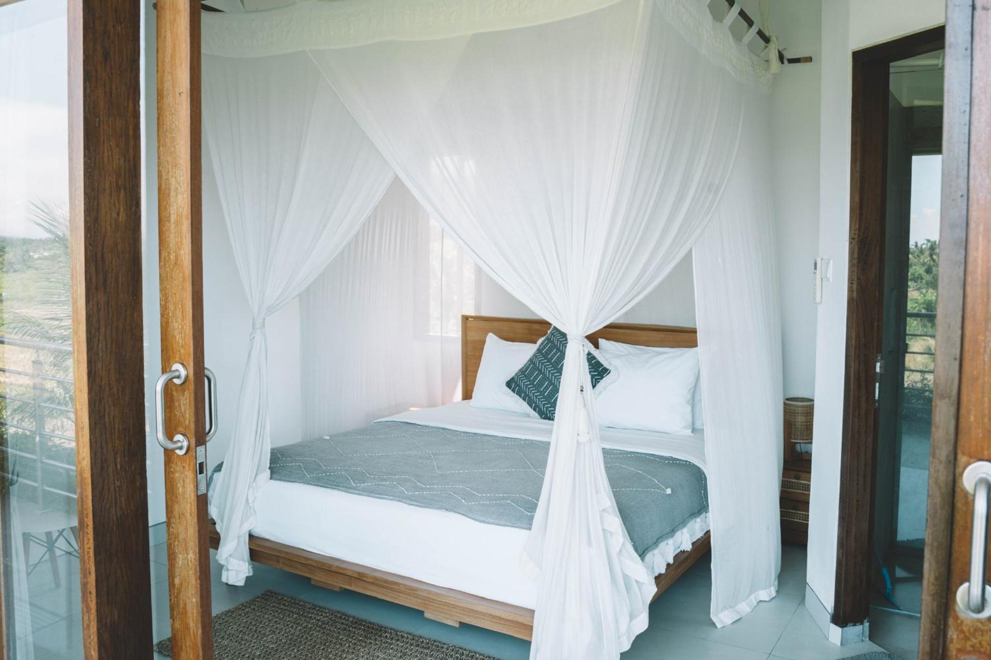 Three Palms Surf & Stay Medewi Airsatang 外观 照片
