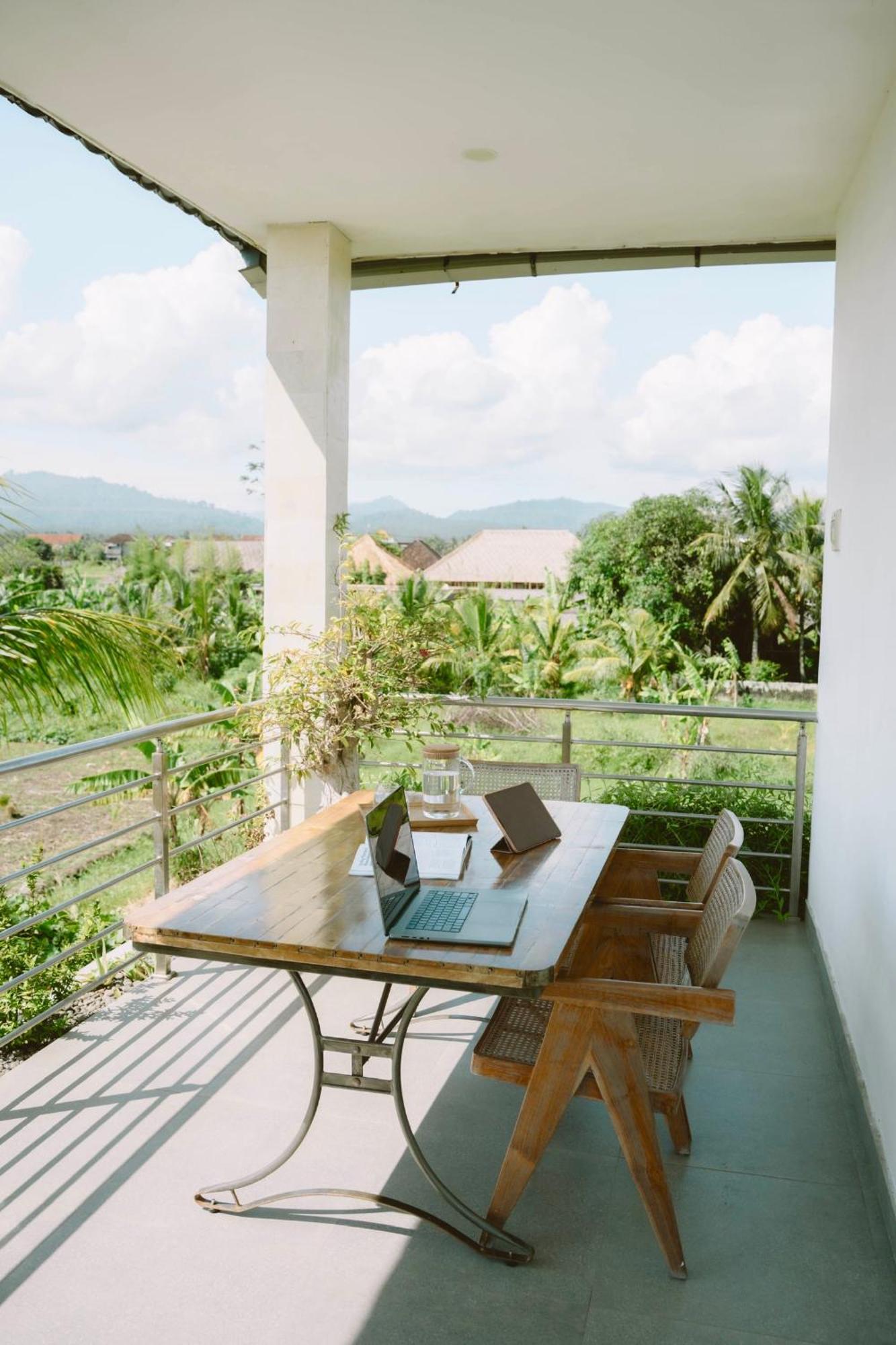 Three Palms Surf & Stay Medewi Airsatang 外观 照片
